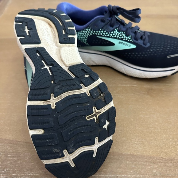 Brooks Ghost Women’s Running Sneakers - Picture 9 of 10